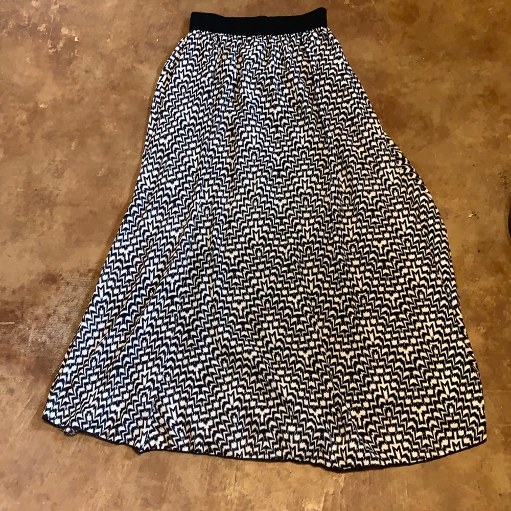 Black and white Lularoe Lucy maxi skirt